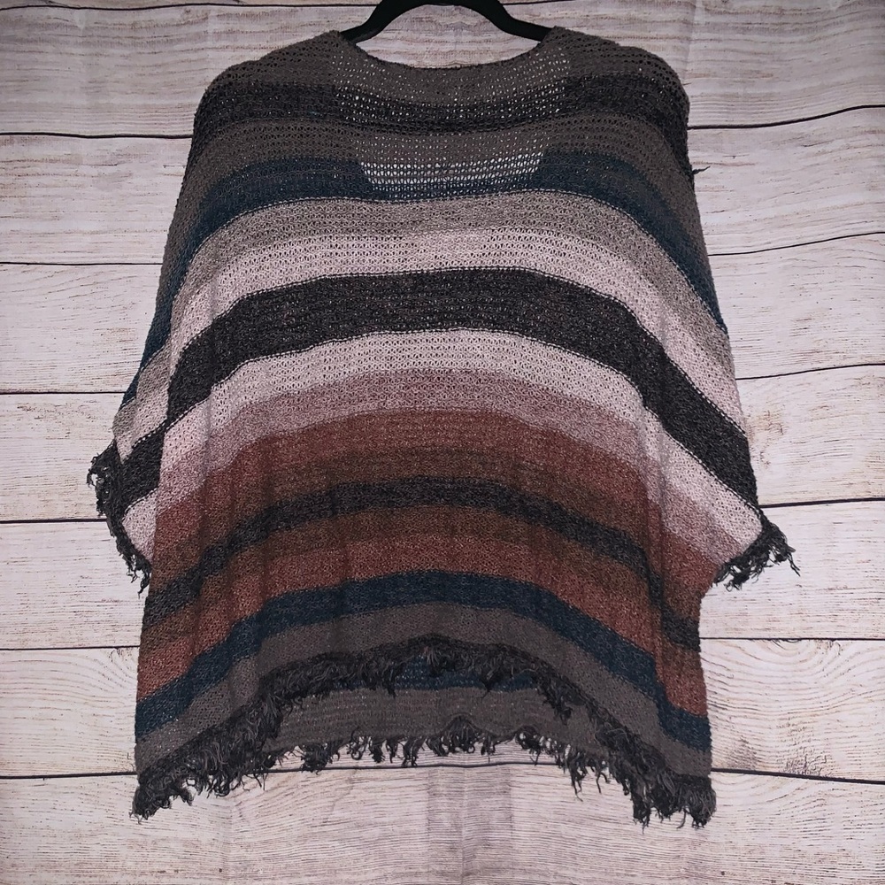 American Eagle Frayed Poncho Size L/XL - Picture 9 of 12